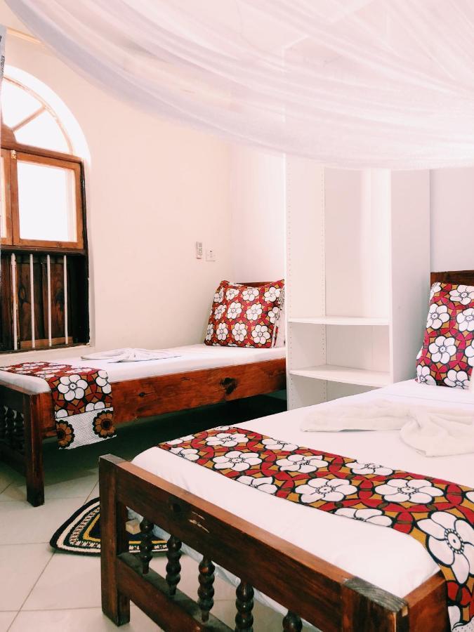 Bed and Breakfast Kelele Square Занзибар Экстерьер фото
