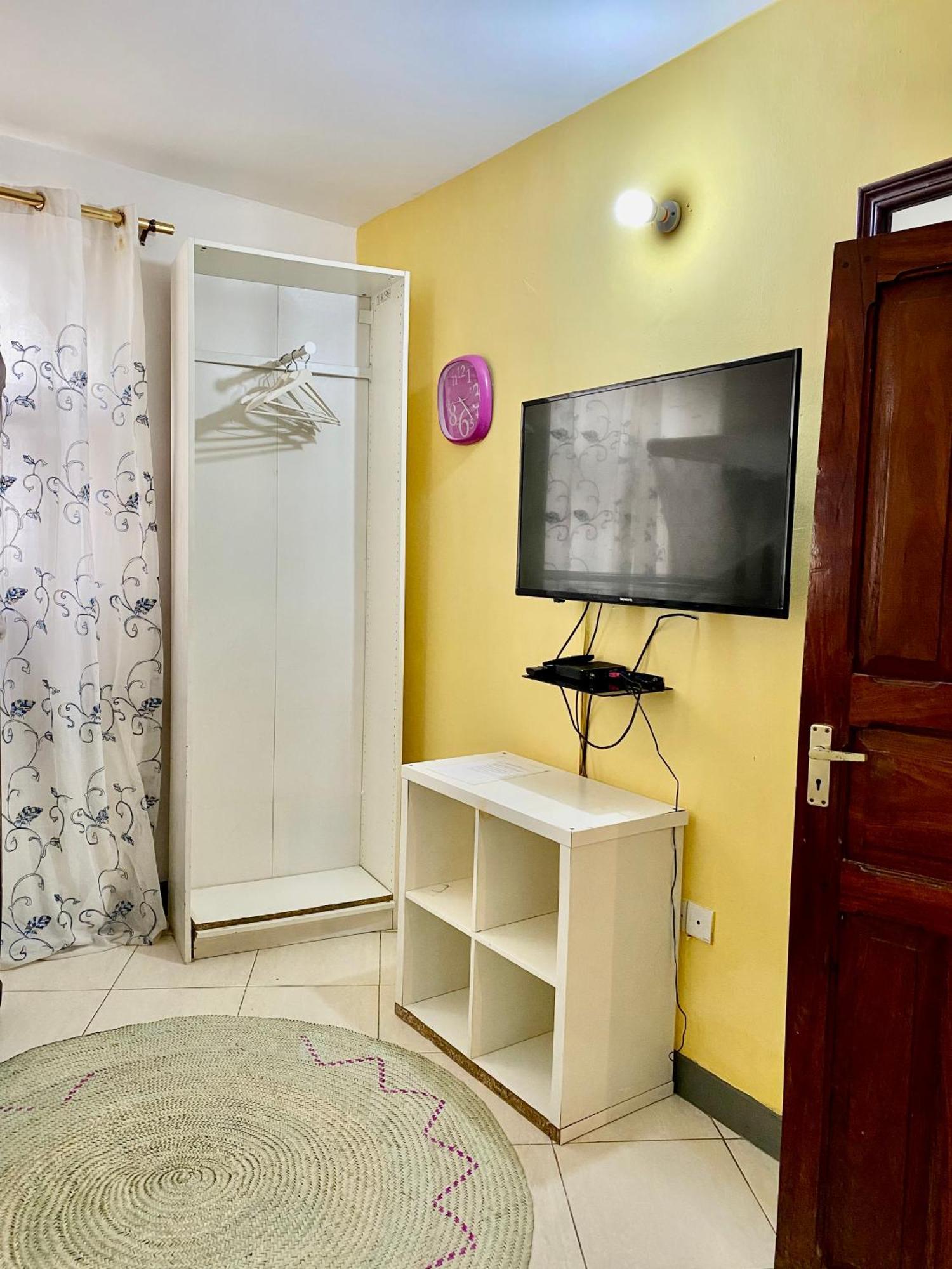 Bed and Breakfast Kelele Square Занзибар Экстерьер фото
